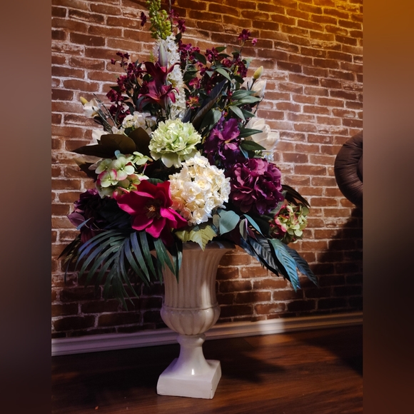 4ft Decorative Flower Arrangement in Vase / Topiary - Picture 2 of 3